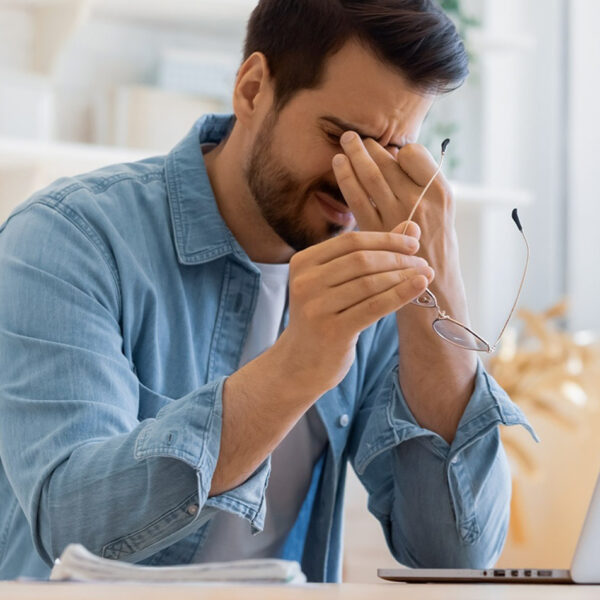 Čovek je bio pod stresom zbog posla.