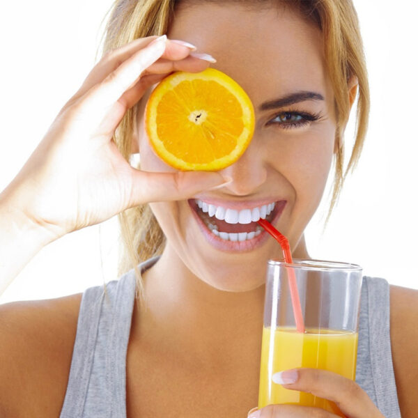 Da li vitamin C iz prirodnog izvora deluje bolje od sintetičkog?